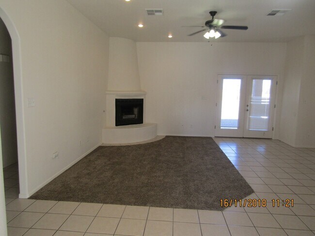 Building Photo - BEAUTIFUL HOME, LOCATED OFF OF ROADRUNNER!!
