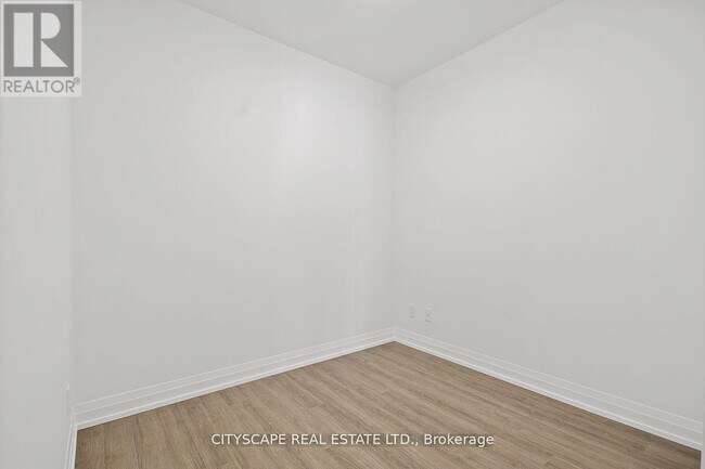 Building Photo - 286 Main St