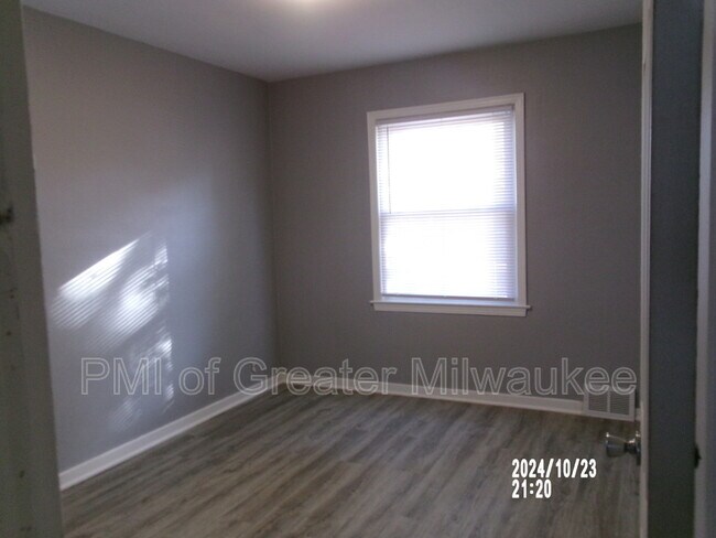 Foto del edificio - 4459 N 67th St