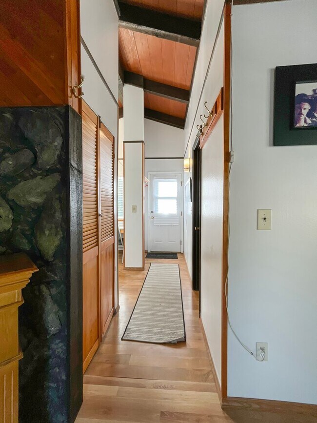 Foto del edificio - New Listing in BRECK!  Now Colorado 2 Bedroom with 2 surface spots available for 1-Year lease.  W...