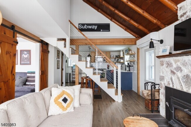 Foto del edificio - 377 Lakeside Rd