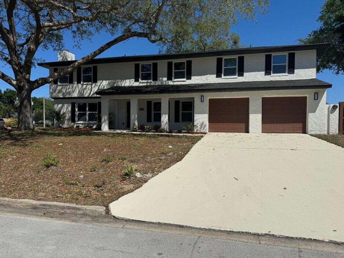 Primary Photo - 3236 Forest Hill Dr