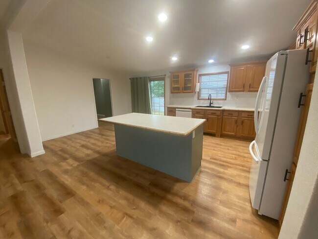 Foto del edificio - 1027 Falls Creek Dr