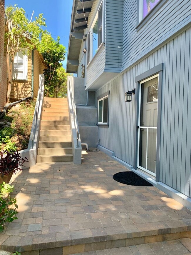 Building Photo - Completely Renovated Apartment with Canyon Views