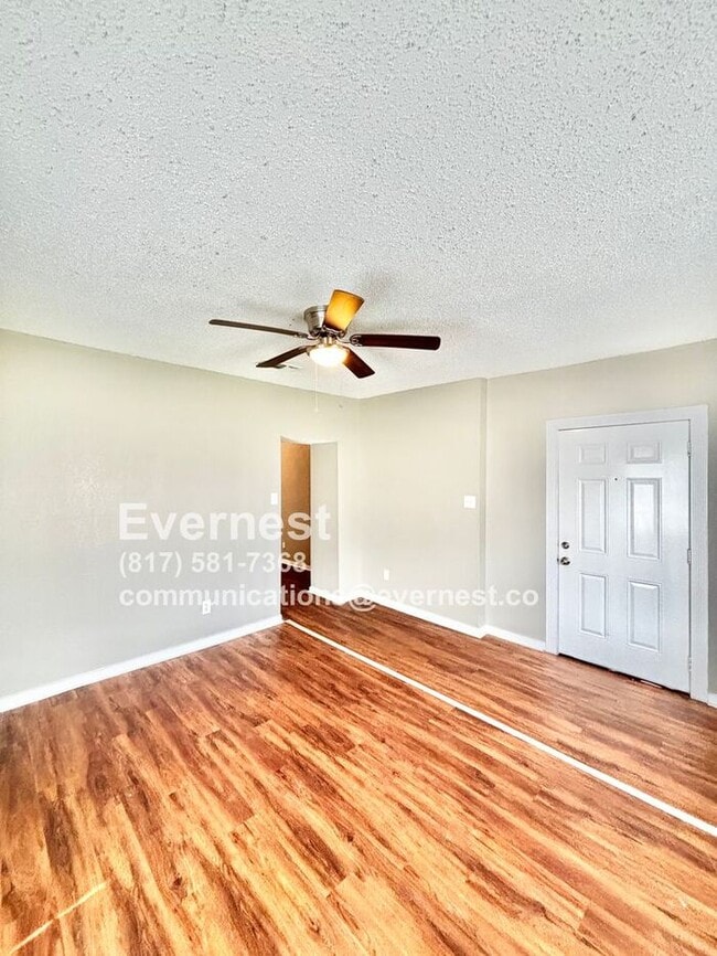 Building Photo - 3-Bedroom, 2-Bath Home with Front Patio in...