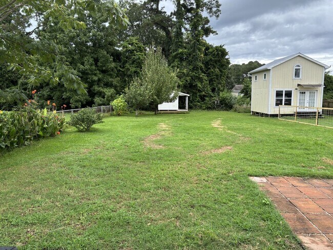 Building Photo - Updated 2 bedroom with Bonus room home in ...