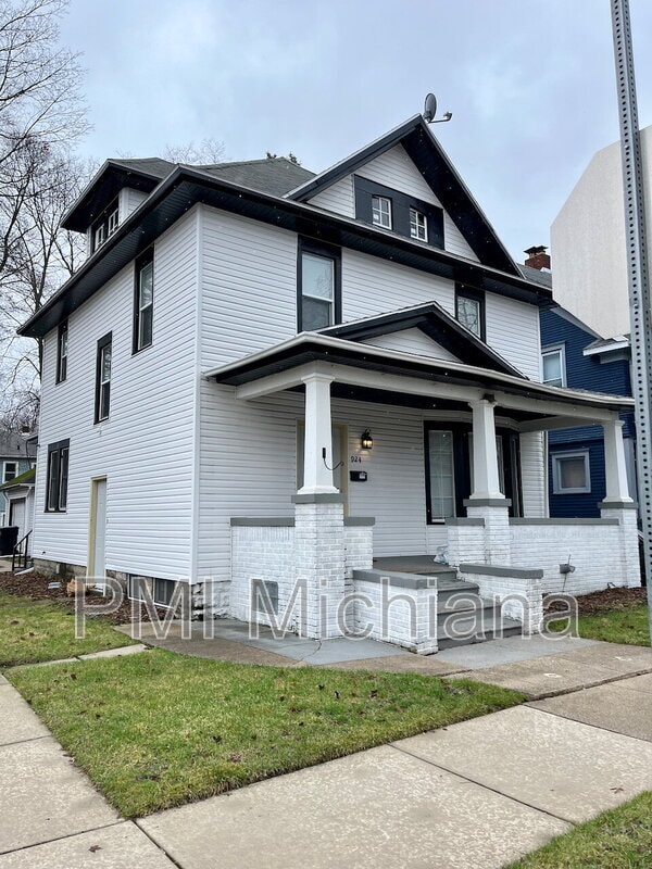 Building Photo - 924 Sherman Ave