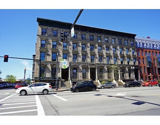 Foto del edificio - 698 Massachusetts Ave
