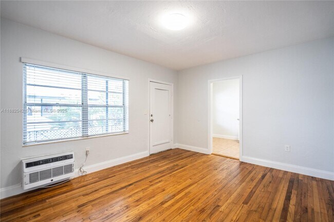 Foto del edificio - 437 NE 82nd St