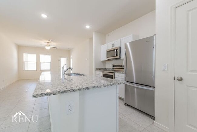 Building Photo - 35411 W San Capistrano Ave