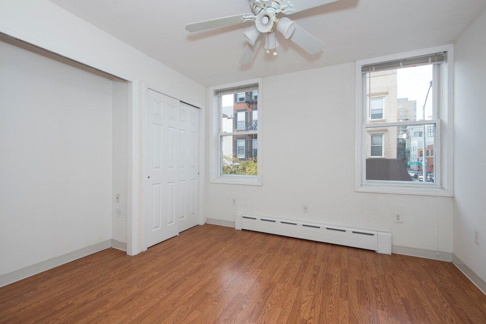 Primary Photo - 208 N 7th St