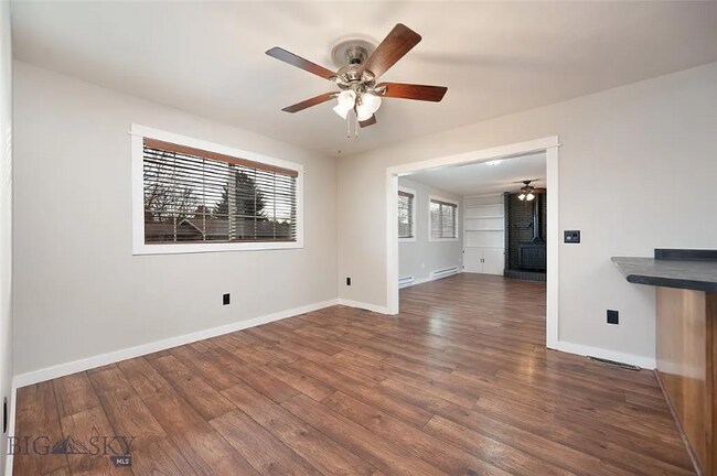 Foto del edificio - Spacious and Upgraded, Pet Friendly 4 Bed,...