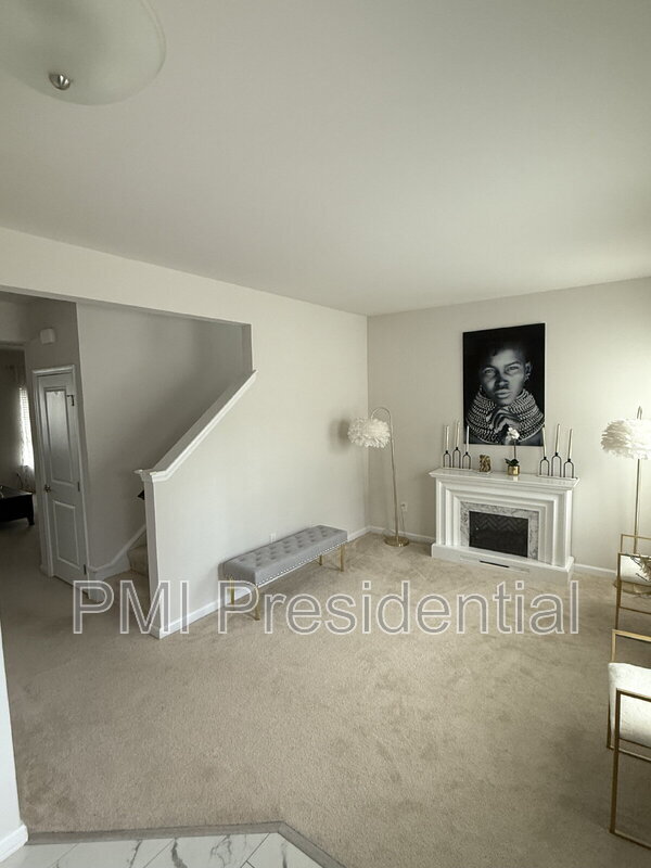 Foto del edificio - 6313 Regal Grove Ln