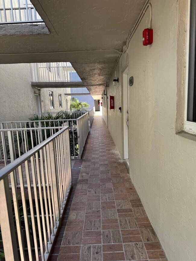 Foto del edificio - 10090 NW 80th Ct