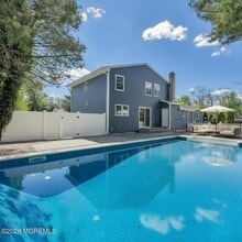 Building Photo - 1143-1145-1145 Roe Ave