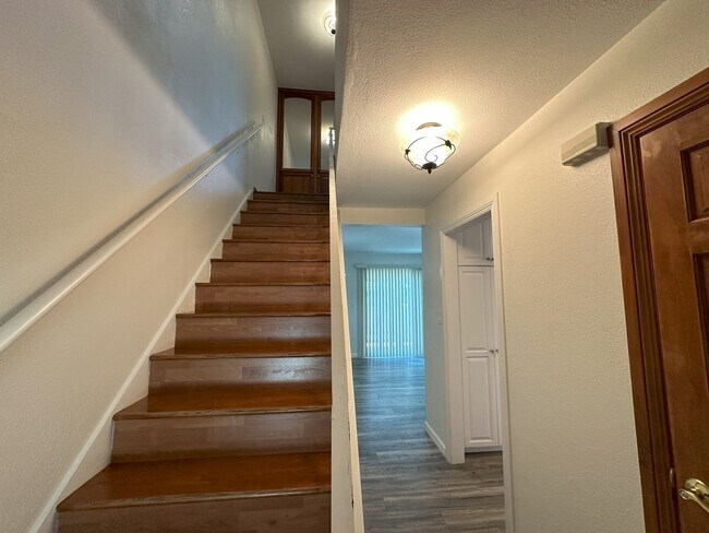 Foto del edificio - 152 Glover Ave