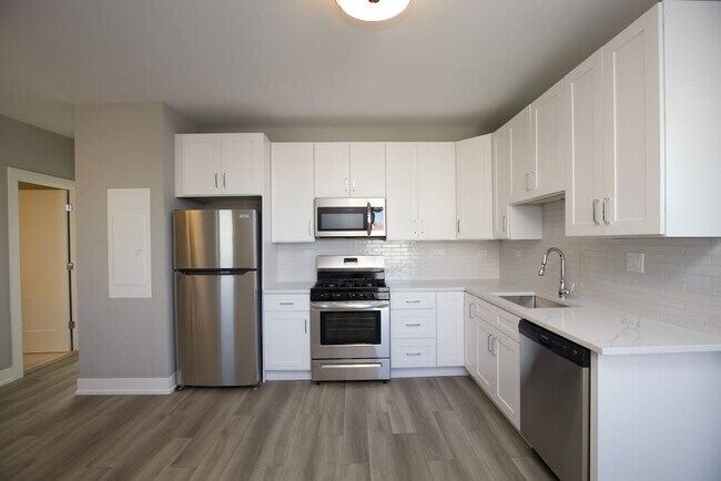 Building Photo - 3944 N Janssen Ave