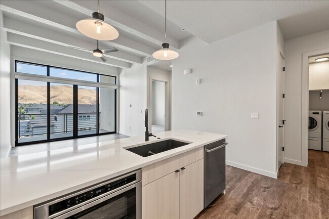 Building Photo - Harris Ranch Condo with Views of the Footh...