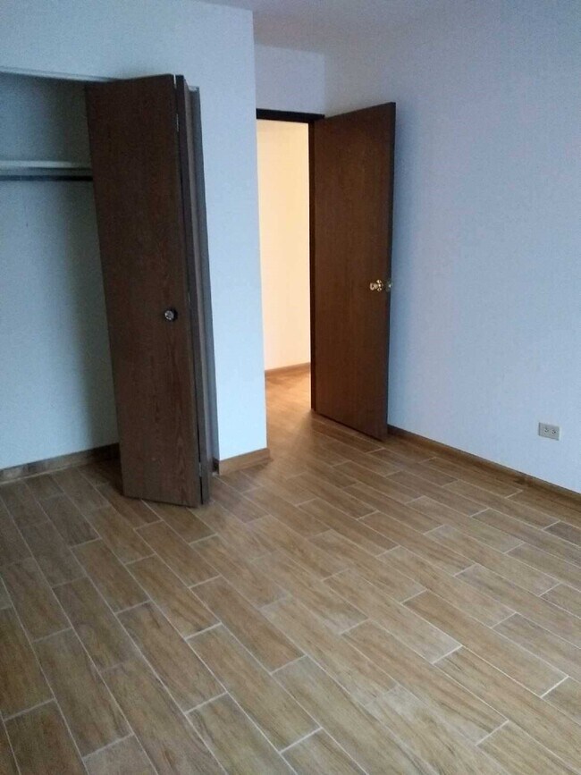 Foto del edificio - 374 Inland Dr