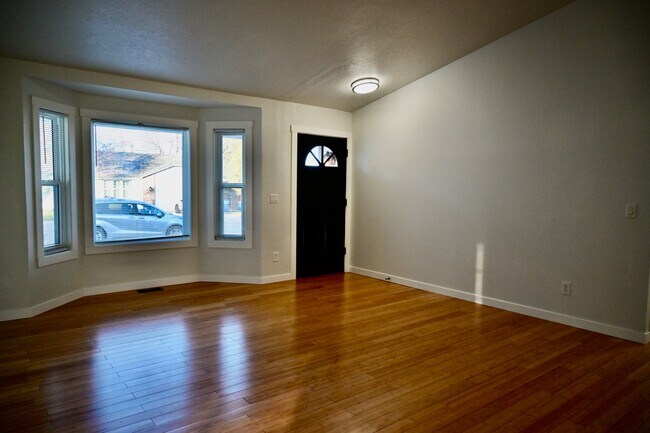 Building Photo - 4400 S Carbine Ave