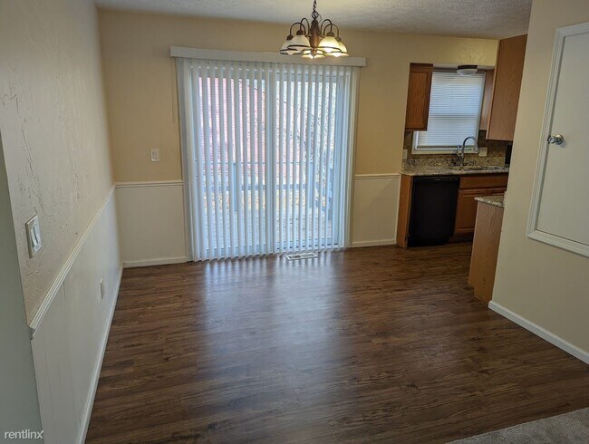 Building Photo - 1345 Carriage Hill Dr SE