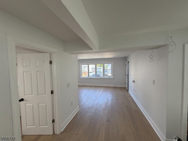 Foto del edificio - 8427 Columbia Ave