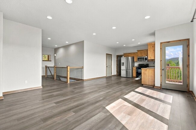 Building Photo - 107 Jury Ln