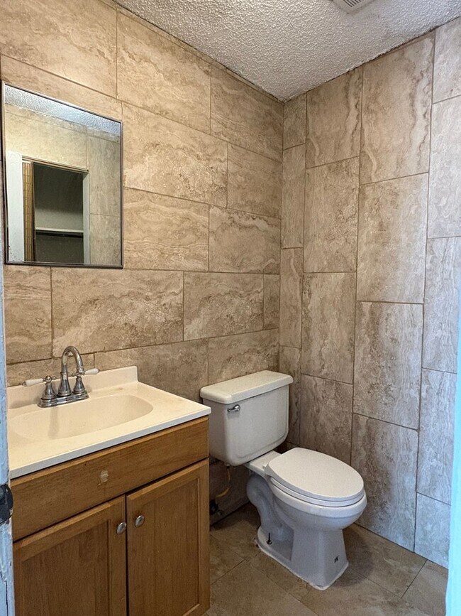 Foto del edificio - 512 60th Ave Terrace W