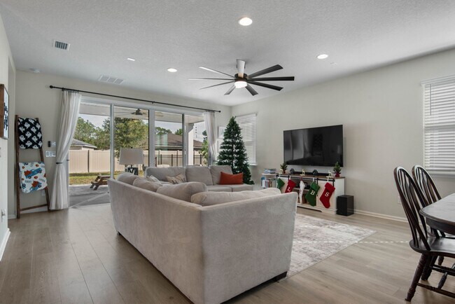 Foto del edificio - 143 Alderwood Pl