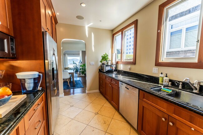 Building Photo - 1258 Lombard St