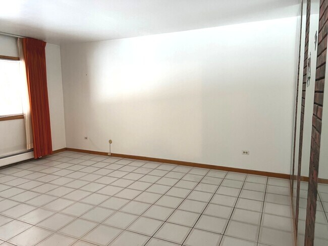 Foto del edificio - 8216 W Belmont Ave