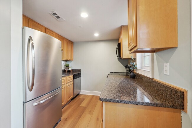 Building Photo - 104 Rondak Cir