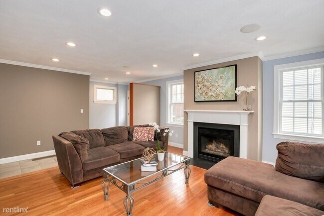 Building Photo - 4 br, 3.5 bath House - 3 Constance Rd