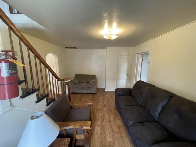 Foto del edificio - 854 Wayne Ave