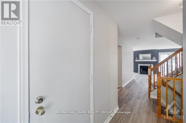Building Photo - 2026 Summerfields Crescent