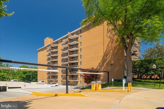Building Photo - 2030 N Adams St