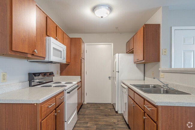 1BR, 1BA - 647SF - Cypress Bend Apartments