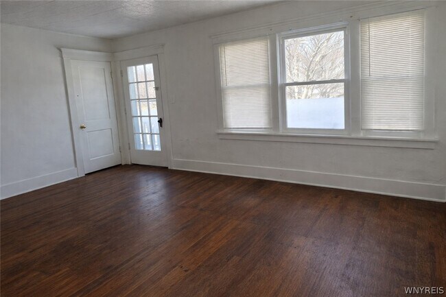 Foto del edificio - 196 Englewood Ave