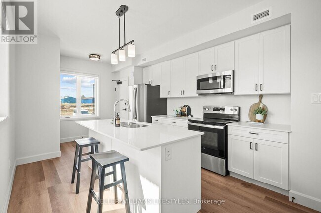 Photo du bâtiment - 470-470 Darcy Dr
