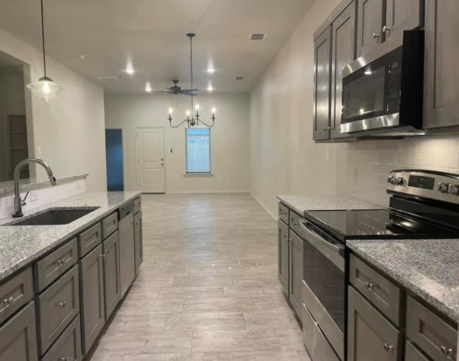 Building Photo - Charming duplex available in Cooper ISD!