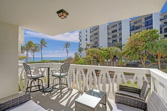 Building Photo - 1169 Hillsboro Mile