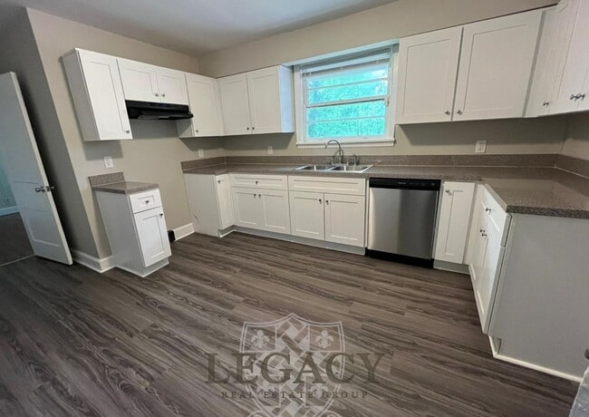 Building Photo - 312 Bowwood Dr