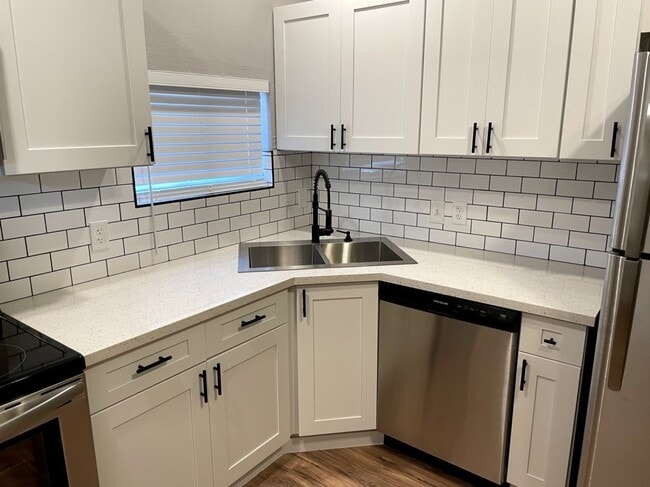 Building Photo - 1436 E Cinnabar Ave