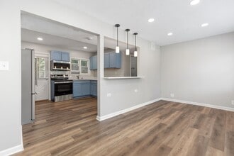 Building Photo - 465 W Main St