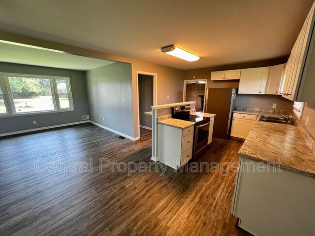 Building Photo - 104 Madison Cir