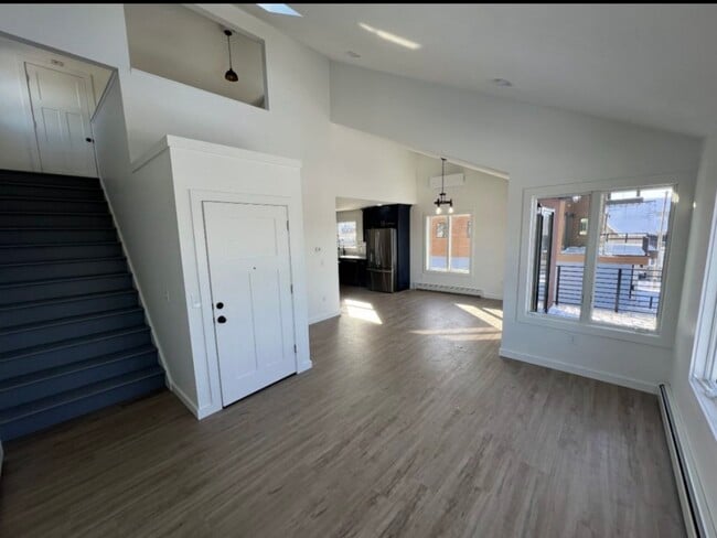 Building Photo - 909 W Front St