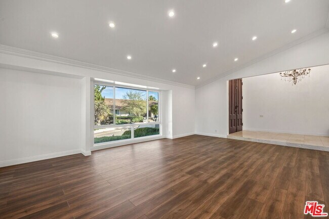 Foto del edificio - 16541 Park Ln Cir