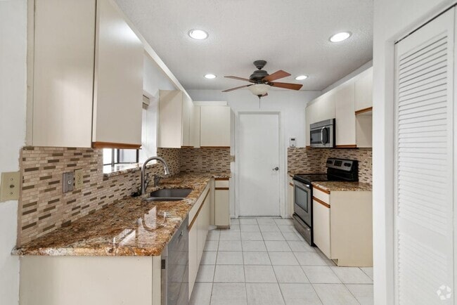 Building Photo - 7842 Villa Nova Dr