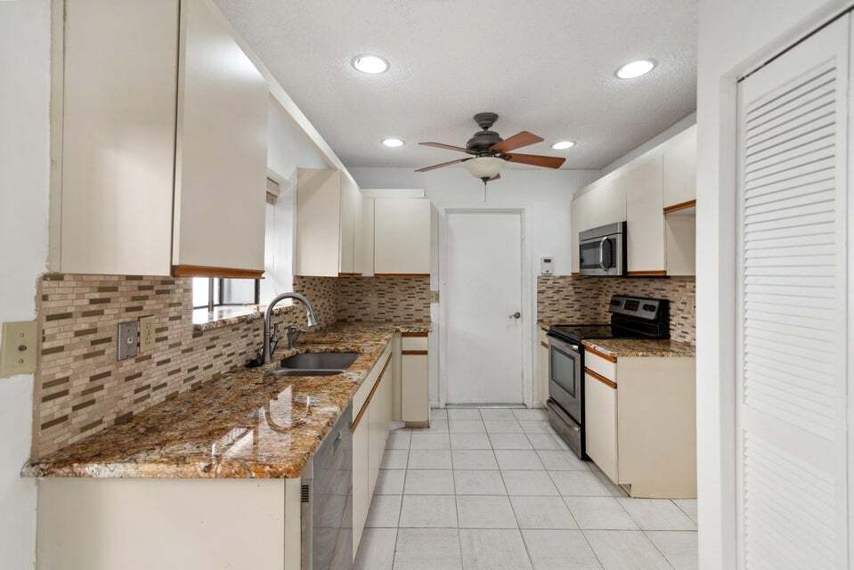 Primary Photo - 7842 Villa Nova Dr