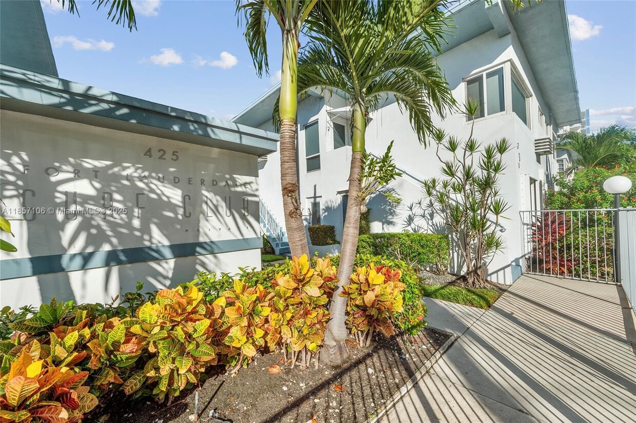 Primary Photo - 425 Bayshore Dr